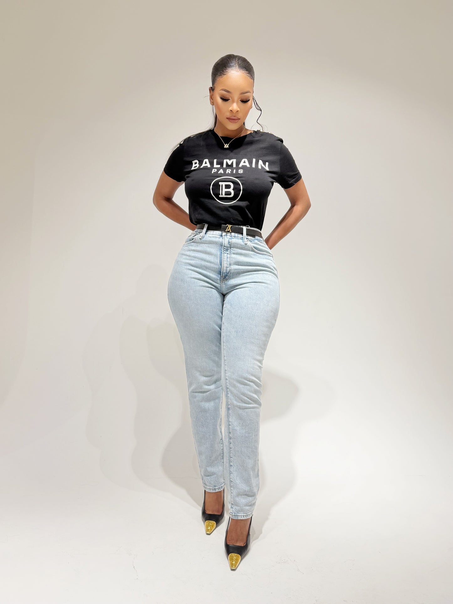 Blue high-rise blue jeans