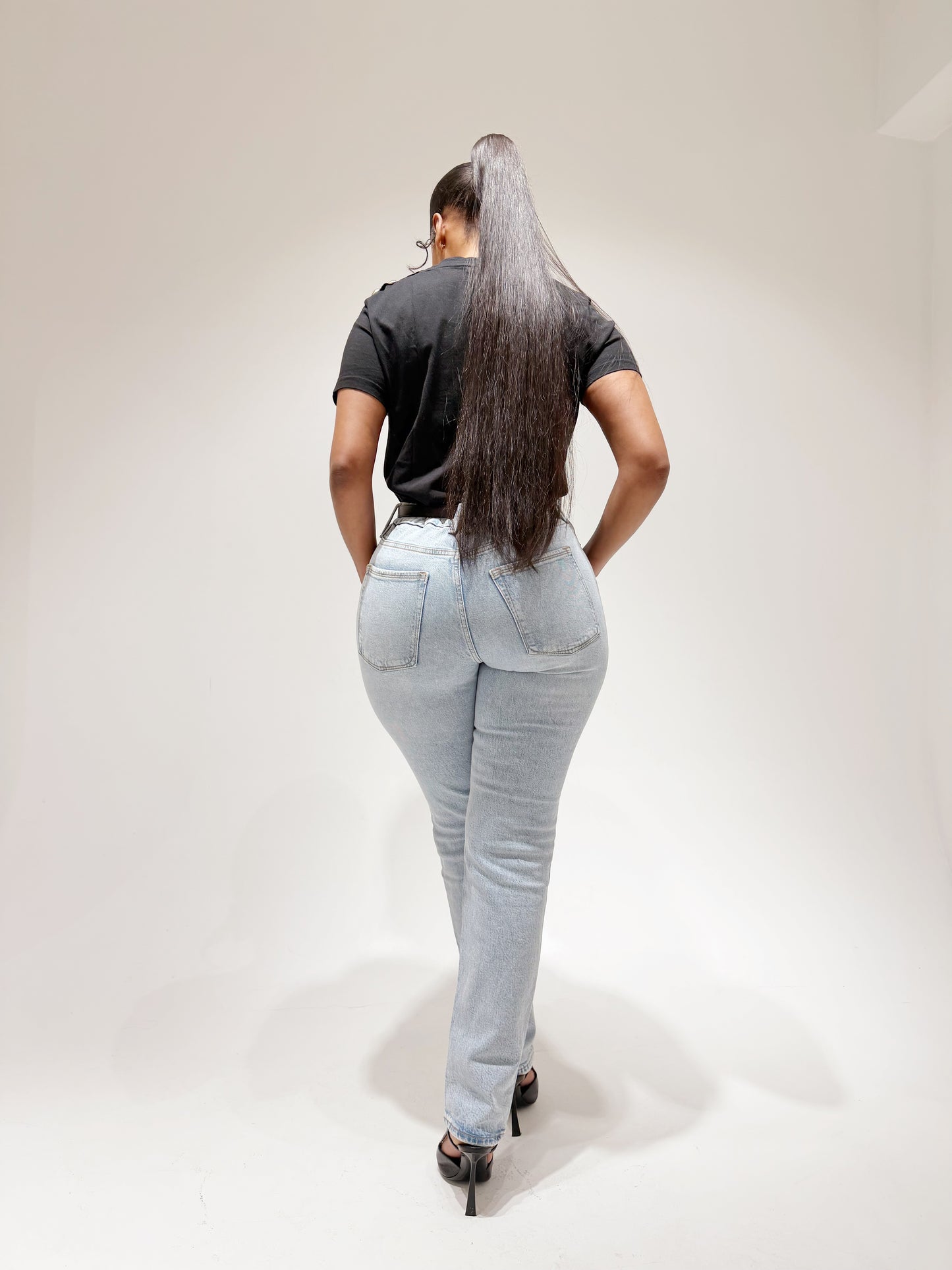 Blue high-rise blue jeans